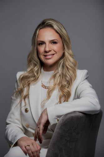 dra-thays-white-smiling